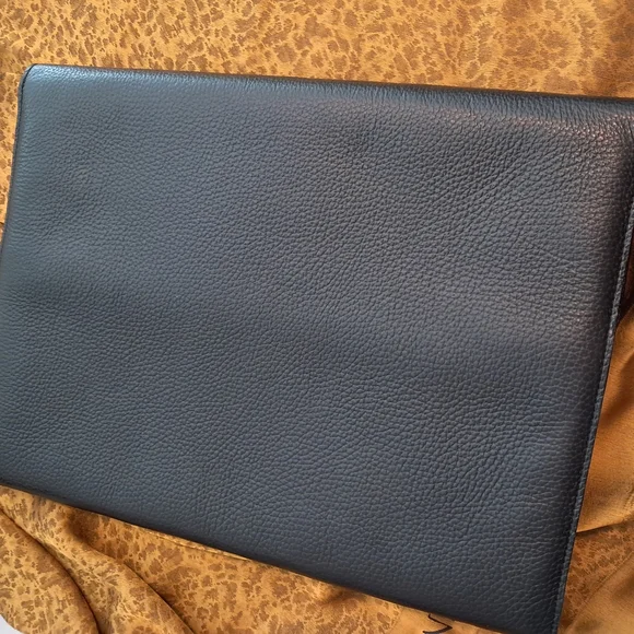 NWT Cuyana Black Pebbled Leather Laptop/ Tablet Sleeve - Picture 3 of 11